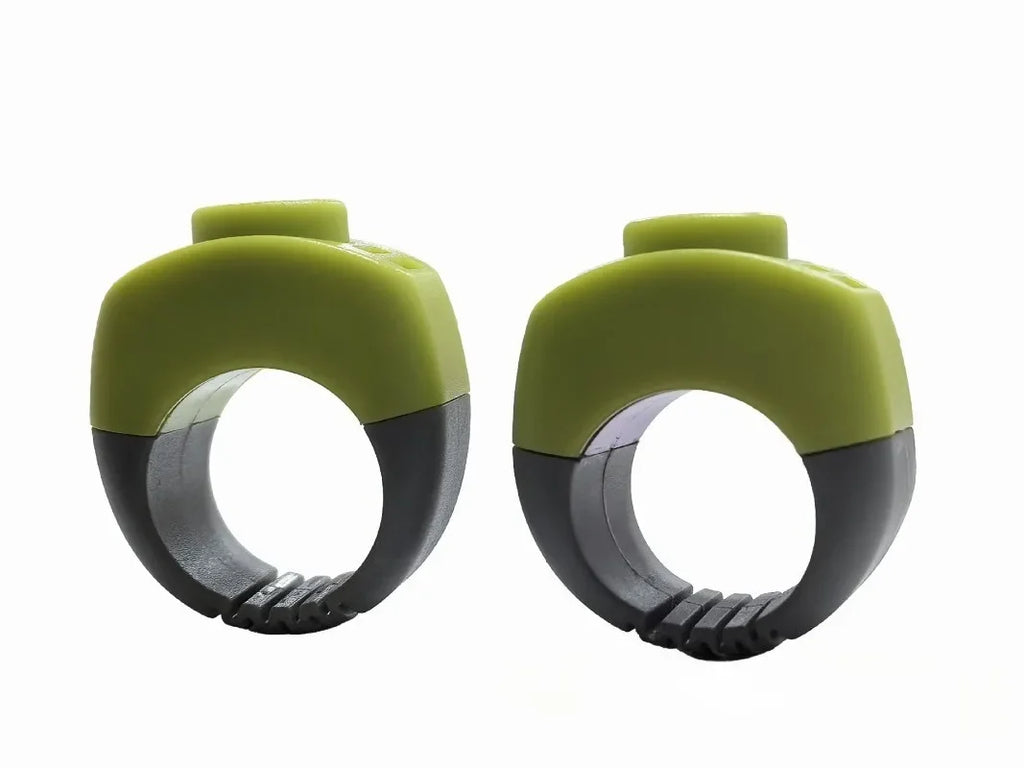 Pet Clicker Ring  for Dog Cat Horses Bird. Mini Finger Clickers Training Equipment