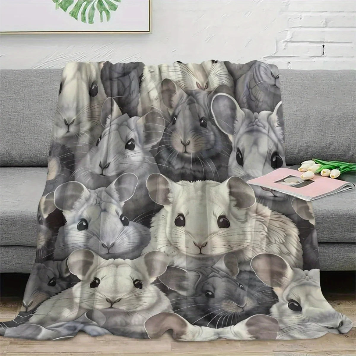 Gray Hamster Pattern Flannel Blanket - Soft and warm, suitable for sofa, bed, camping, and as a holiday gift for boys and girls